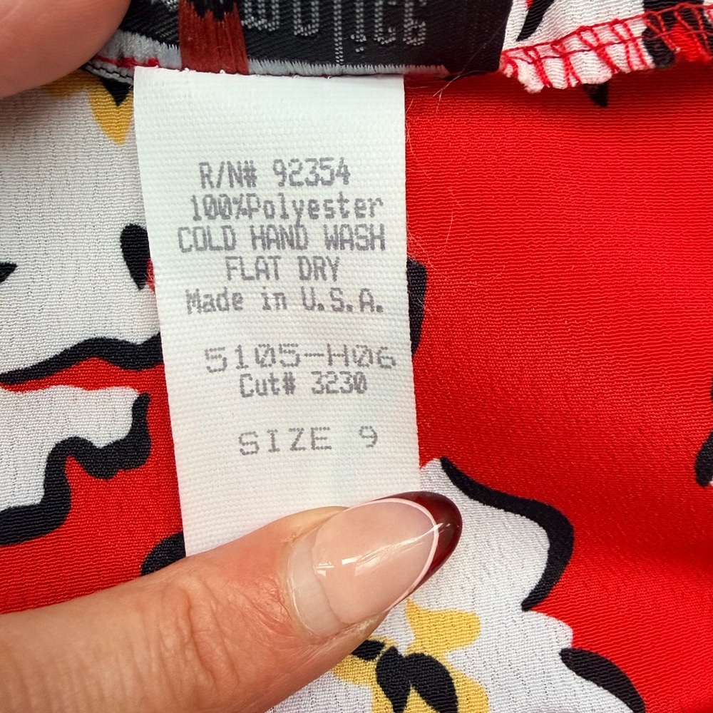 3/$20 Vintage Accomplice Mini Skirt Red & White Floral Hibiscus Size 9 - Picture 3 of 5